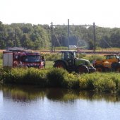 Brandweerwagen bijna te water bij blussen van tractorbrand Leidsevaart Lisse (Video update)